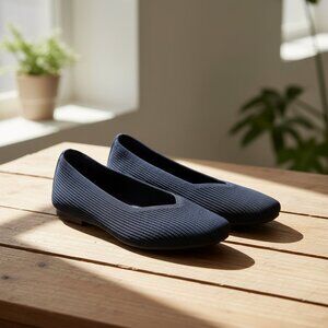 Vivaia Square Toe V-Cut Margot Walker Flats